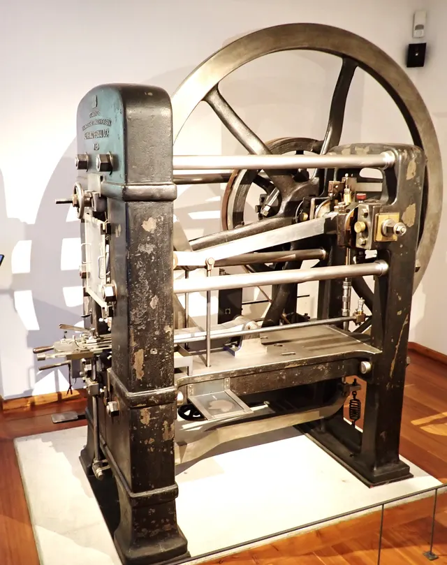 Knuckle-lever coin press of 1893 with a large flywheel, on display at the old mint in Hall in Tyrol